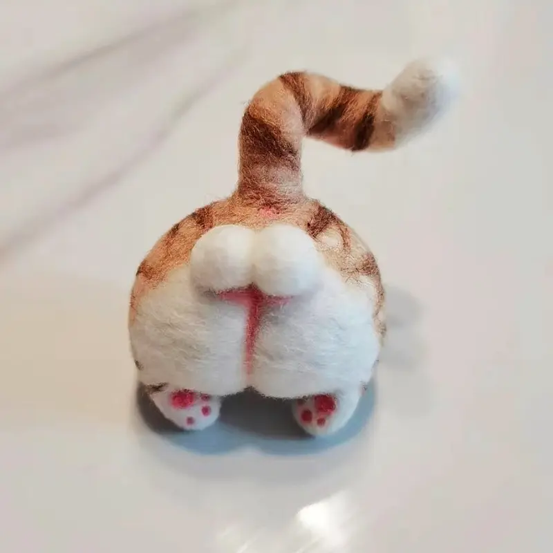 Breloque de chat feutrée à l'aiguille et faite à la main